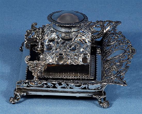 A good Edwardian silver and tortoiseshell inkstand, Length approx 6 ½”/164mm Depth approx 5”/125mm Weight base only 7.7oz/219grms.